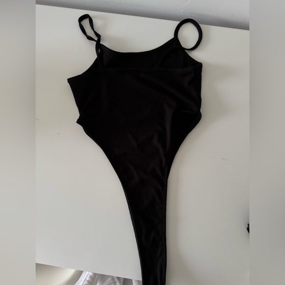 SHEIN SXY WOMENS SOLID COLOR SLIM FIT STRAP BODYSUIT IN BLACK SIZE SMALL NWOT - Picture 9 of 10